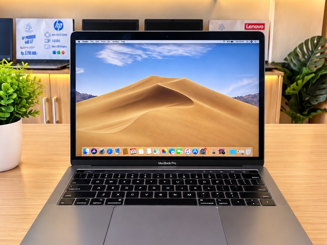 Apple MacBook Pro 2018 bekas - Assacomputer Purwokerto